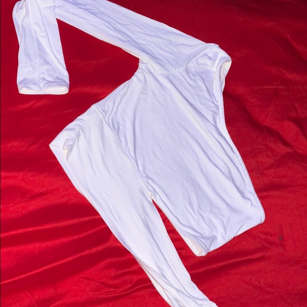 ONE SLEEVE CROP TOP WHITE FASHIONNOVA